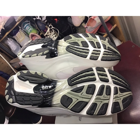 Drew Lightning II V - Men's Athletic Walking Shoe. Like New. - Picture 15 of 16